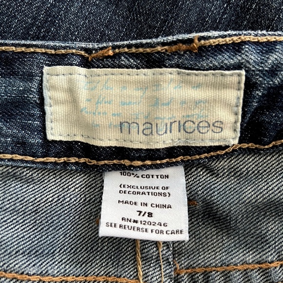 Maurices Dark Wash Low Rise Capri Jeans - Picture 3 of 3